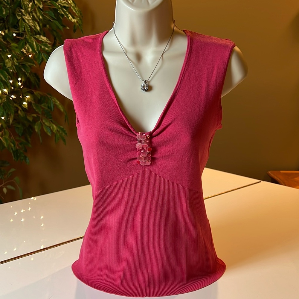 🌺CEST CITY PINK V NECK TOP WITH SEQUINS - SIZE SMALL🌺